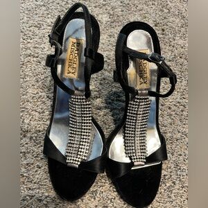 Badgley Mischka JAVA Black 4” Heel Sandal Satin T-strap size 6.5